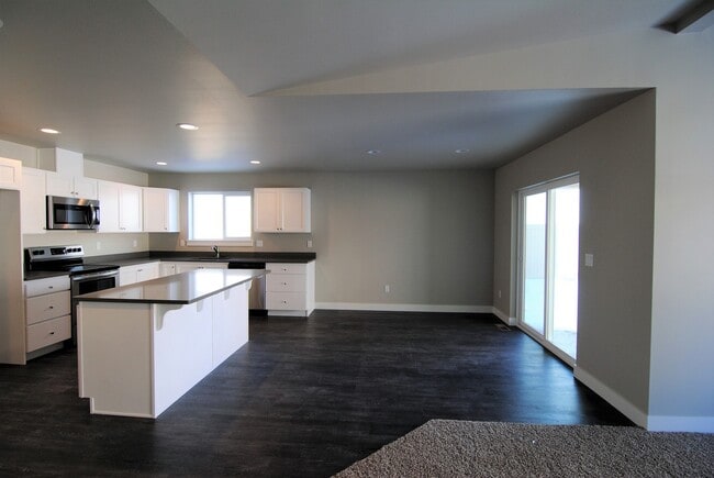 Photo - Newer Rambler in Mary Hill Estates!