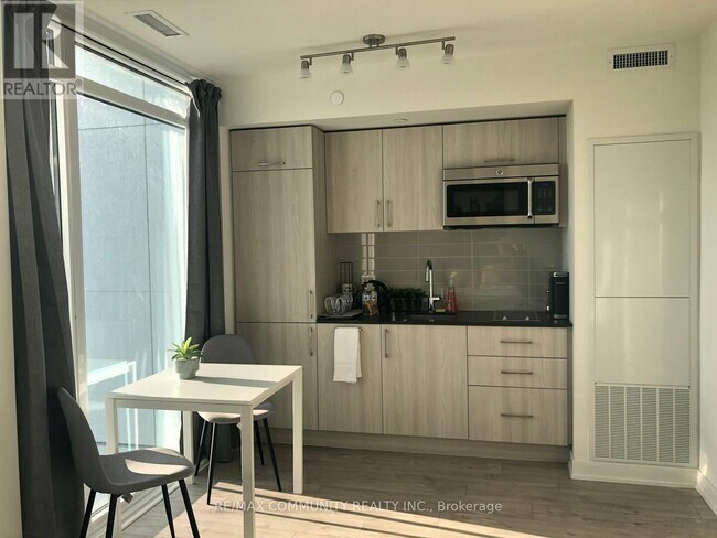 Photo - 27 Bathurst St Unit 1210W