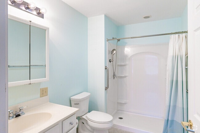 2BR, 2BA - 1,400SF - Primary Bathroom