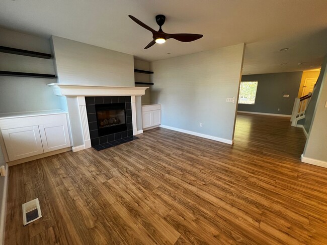 Photo - Dupont 4 bedroom plus loft home