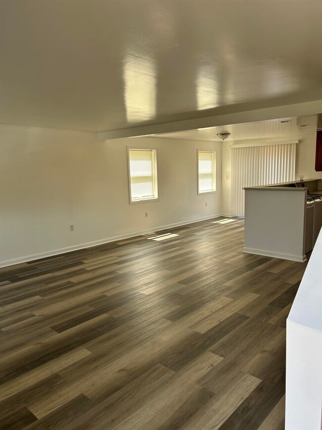 Photo - 87 N High St Unidad B