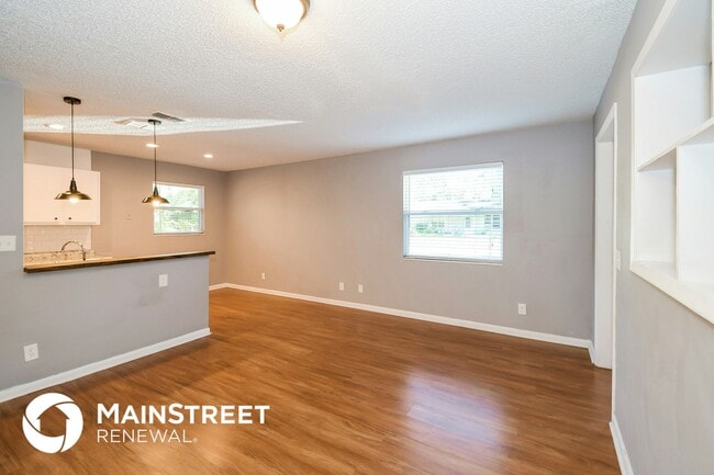 Photo - 868 Filmore Ln