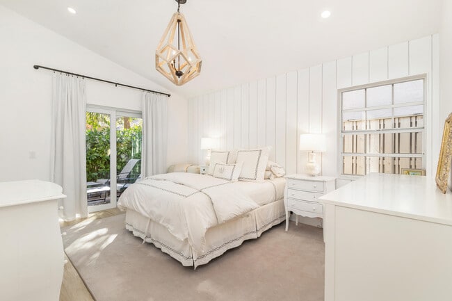 Photo - 15 Commodore Pl