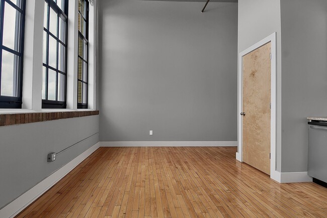 Photo - Skin that Sparkles Unit 18-718