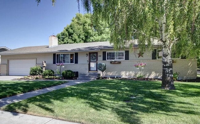 Photo - 6 Bedroom Home For Rent In Rexburg!!