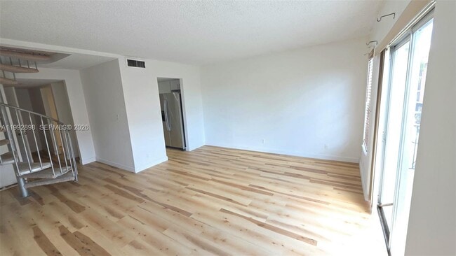 Photo - 650 Tennis Club Dr Unidad 308