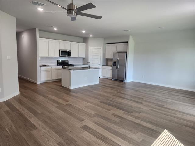 Photo - 915 Honeydew Ln