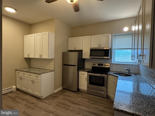 Building Photo - 615 Summit St Unit 4