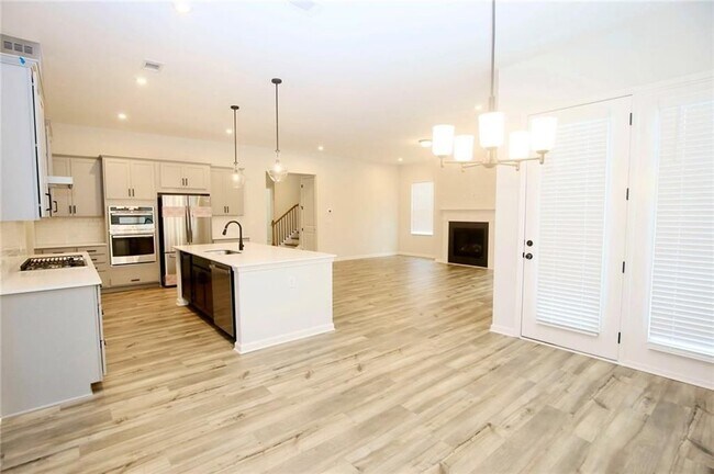 2225 Whistler Wy NE