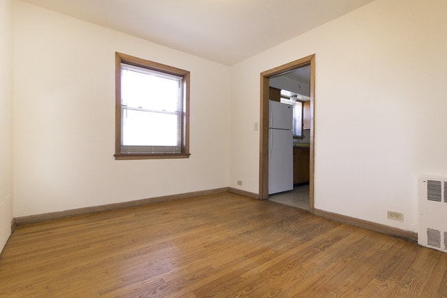 Photo - 4615-25 Davis