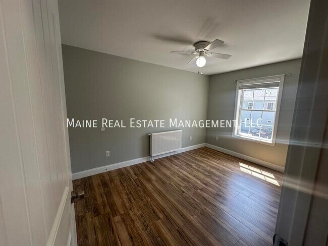 Photo - 33 Basketball Ct