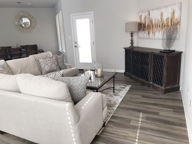 Photo - 1106 Foxtail Dr