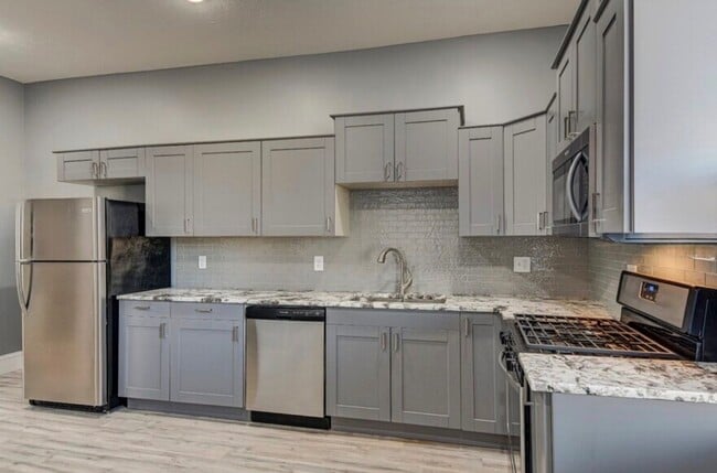 Building Photo - 534 S 30th St Unit 1
