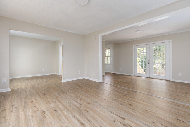 Photo - 4032 Summerhill Dr NW