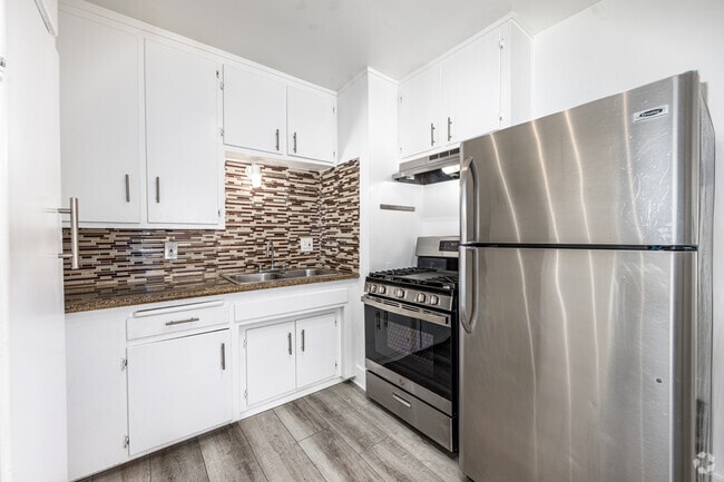 1BR, 1BA - 625SF - Kitchen - Dream Lofts