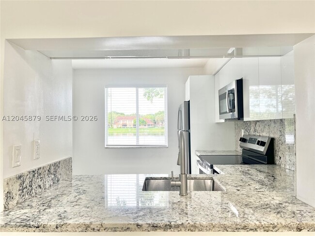 Building Photo - 842 NW 92nd Ave Unit 842