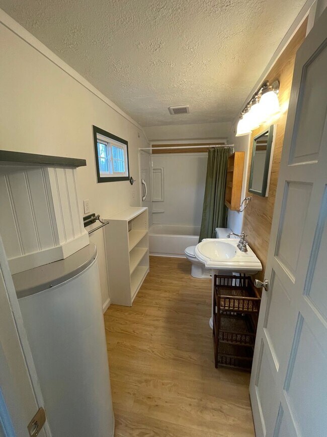 Renovated 2/1 House in Armuchee 995 Rental House Rental in Rome, GA