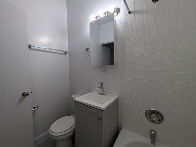 1850 N Humboldt Blvd Unit 1850-104