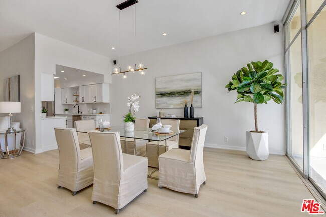 Photo - 11970 Montana Ave Unidad 305