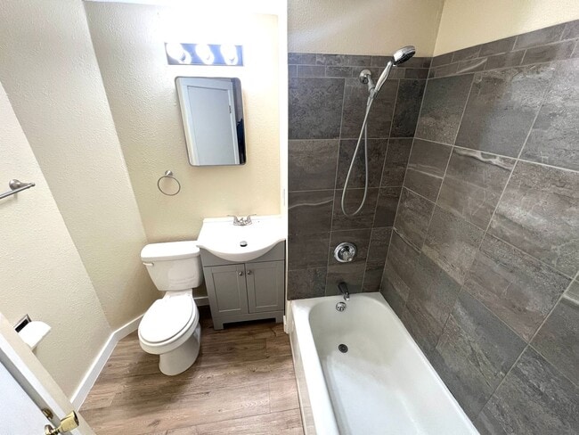 Photo - Pet Friendly 3 Bed 1 Bath Single Family home Close to Downtown!