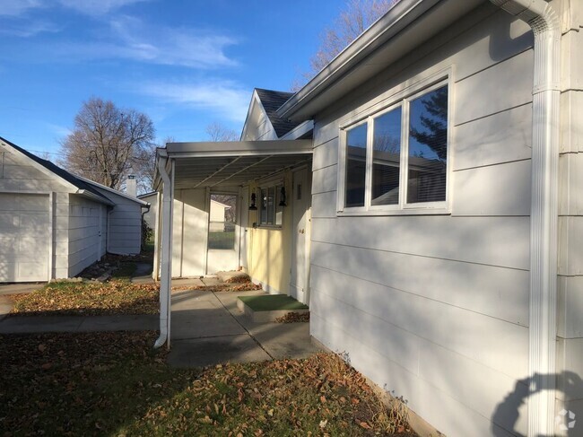 Building Photo - 322 7th St SW Rental