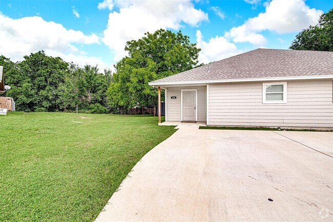 Building Photo - 202 Honey Bee Dr Rental