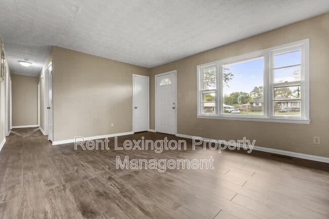 Photo - 2461 Mirahill Dr