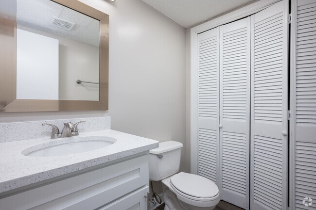 Burbank - 900SF - Second Bathroom