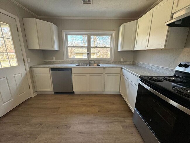 Photo - 2040 A St NE