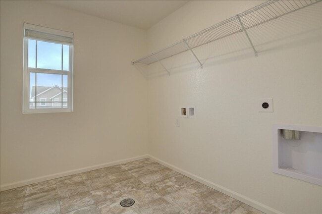 Building Photo - Available for move-in on 05/15/26- 3bed/2.5bath in Aurora!