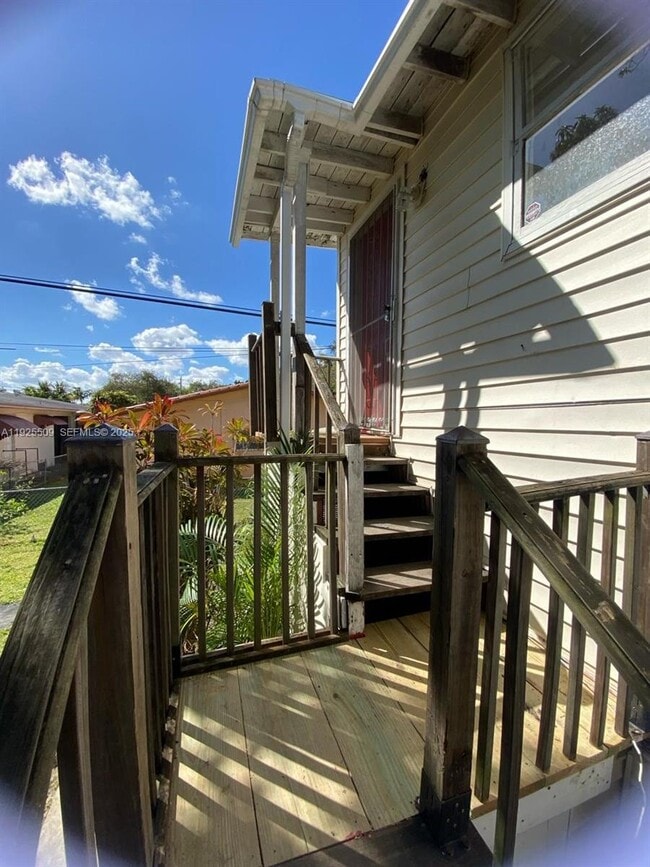 Building Photo - 1244 SW 13th Ct Unit 3