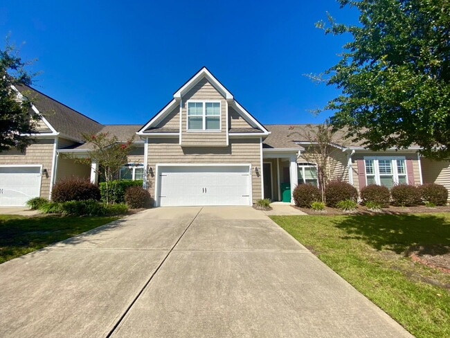 Building Photo - Three Bedroom Townhouse in Cypress Ridge!