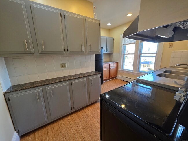 Photo - 16 Tilley St Unit 2