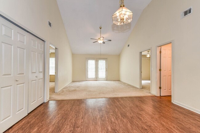 Photo - 665 Rushing St