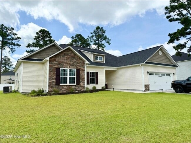 Photo - 174 Finch Ln