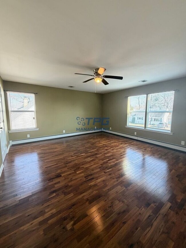 Photo - 8 Windsor Dr