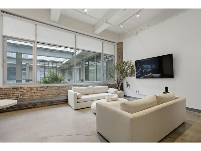 Photo - 700 N Washington Ave Unit 319