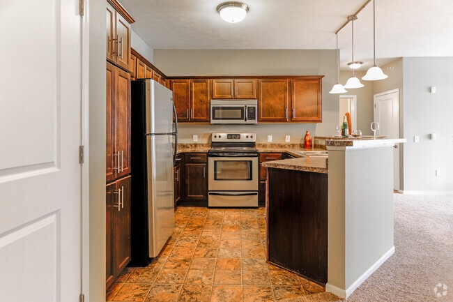 2BR, 2BA - 1,140 SF - The Ponds at Heritage Place