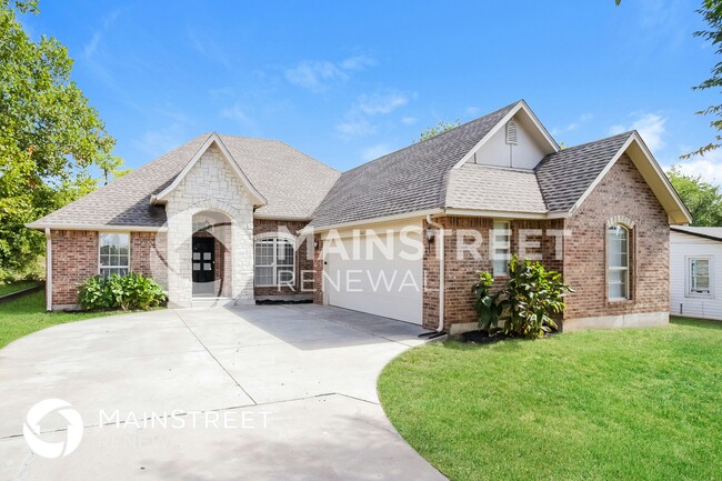 Building Photo - 2660 Clarke St