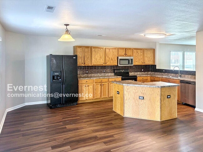 Photo - 319 Kenneth Blvd NW