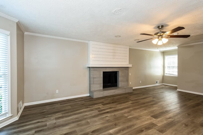 Photo - 4936 Condor Pl NE