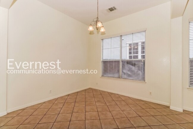 Photo - 709 W 35th St