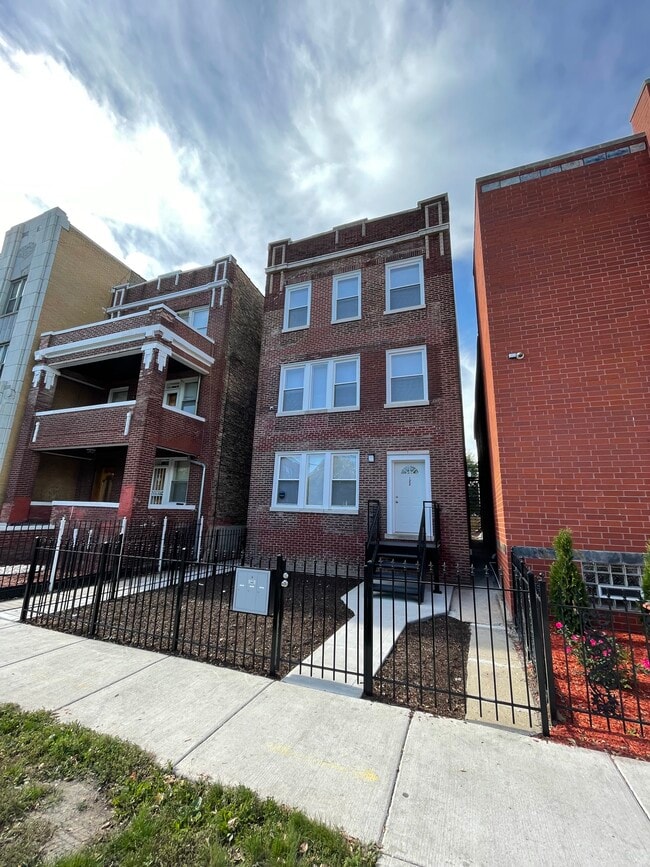 Building Photo - 122 S Central Ave Unit 2