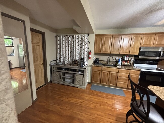 Photo - 72 Woodbine Dr