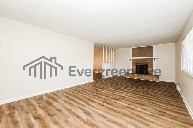 Photo - 120 Hilltop Dr