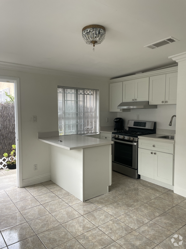 Building Photo - 530 N Wilton Pl Unit B Rental