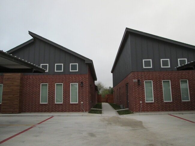 Photo - 1005 Hidden Hills St