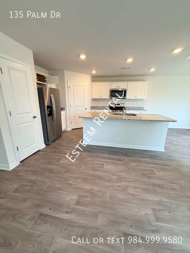 Photo - 135 Palm Dr
