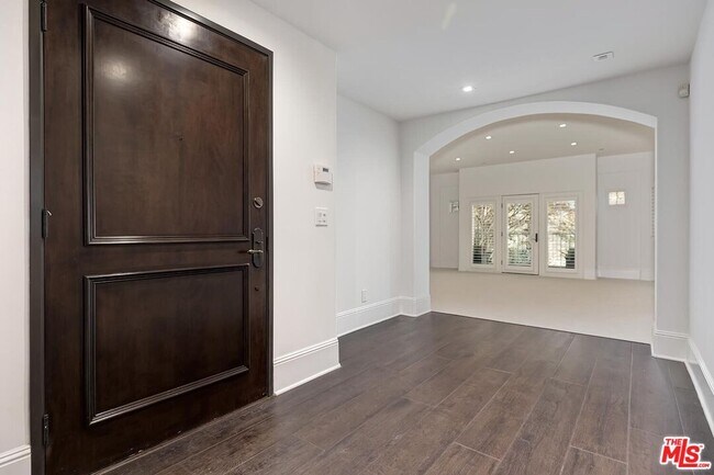 Photo - 133 S Spalding Dr Unit 201