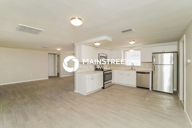 Photo - 3 Bedroom Pet-Friendly Home in Port Richey, FL with Main Street Renewal